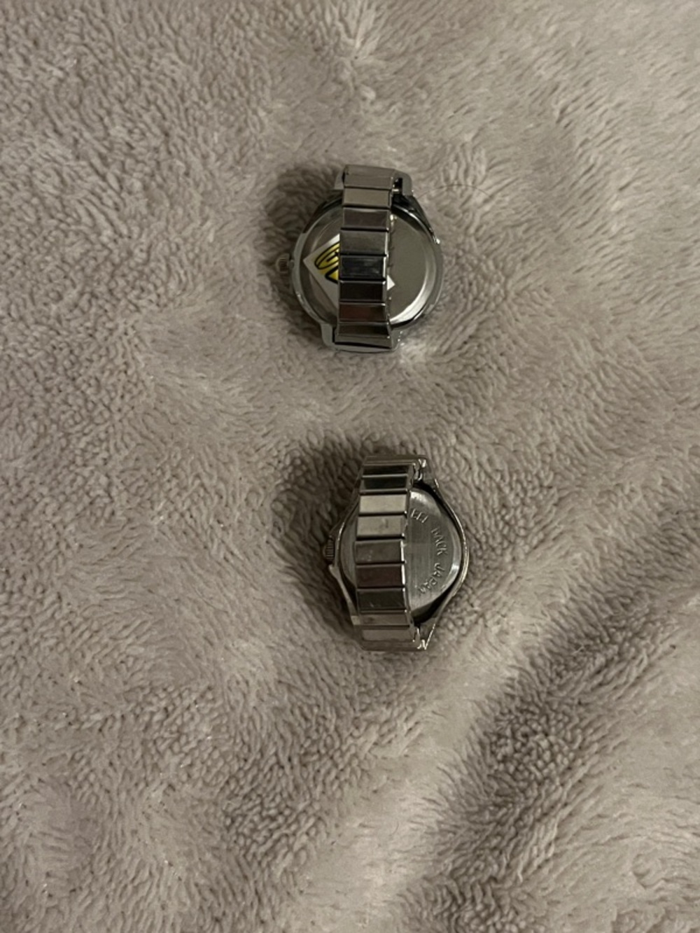 Lot of 2 Silver Stretchy Watch Rings - Silver Face and Green Face - Picture 4 of 9